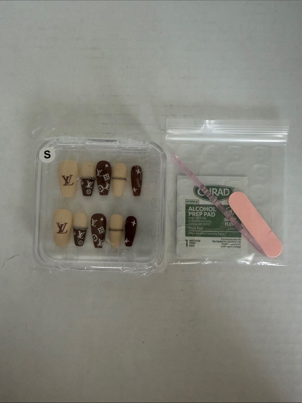 Custom Handmade
Reusable LV Designer
Press On Nails - Picture 3 of 3